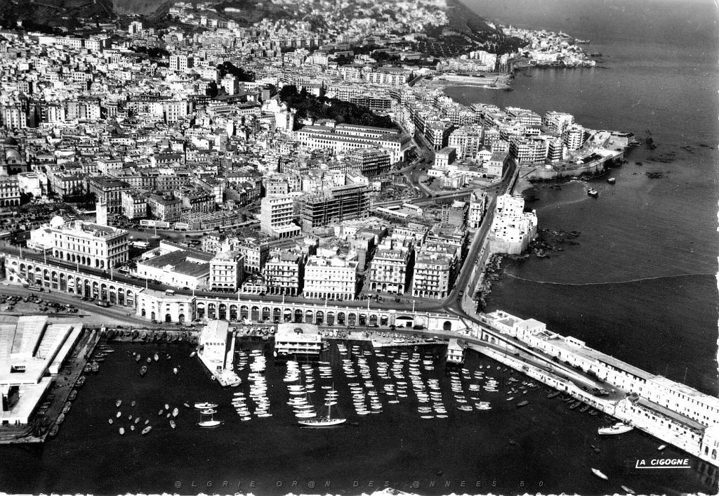 Alger Vue générale Nord vers St Eugène 1956.jpg